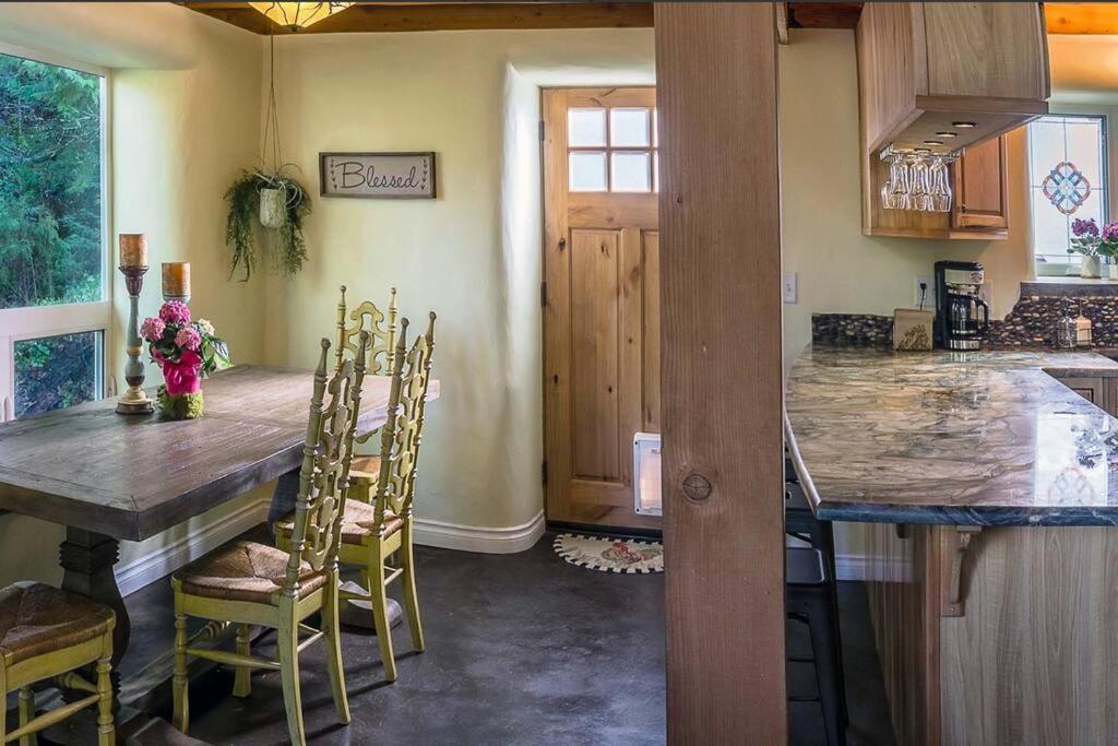 European Style Straw Bale Retreat Ashland Exterior foto